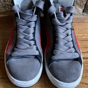 Like New Suede High Top Puma Sneakers